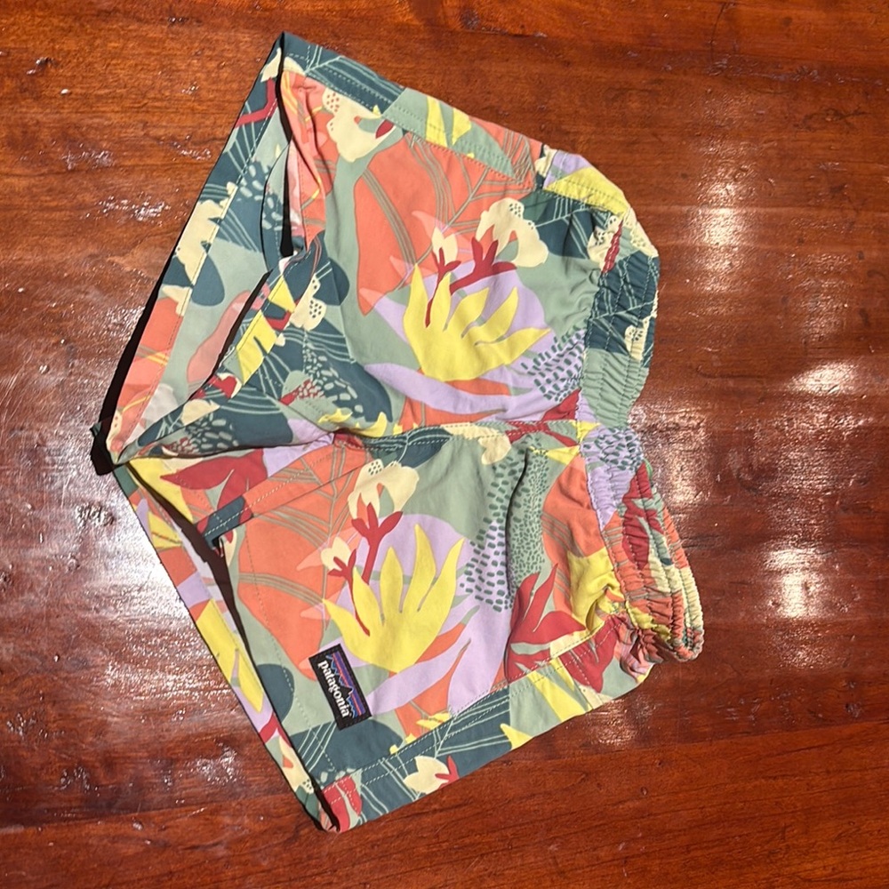 *** BRAND NEW NEVER WORN WITH TAGS ***Patagonia Kid’s Floral Print Shorts